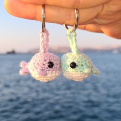 Gehäkelter Walfisch-Schlüsselanhänger